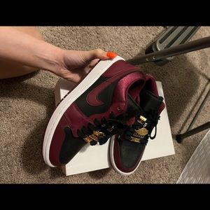 Women Jordan 1 low worn once size 6.5
